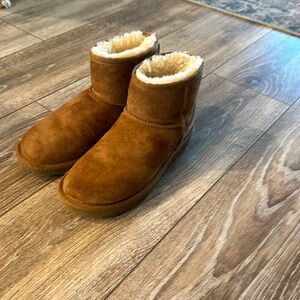 Ugg Kids Size 5